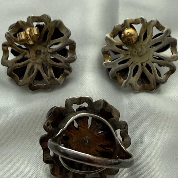 Vintage Floral Garnet Earrings and ring set - Picture 3 of 7